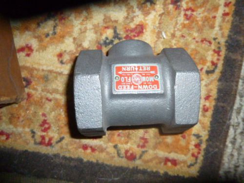 BELL &amp; GOSSETT HYDRONIC WATER HEATING RADIATOR FITTING CAST IRON 1-1/2 X 1/2