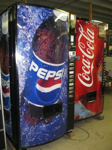 Soda Pop Drink Machine Dixie Narco 501 - E Bottles / Cans