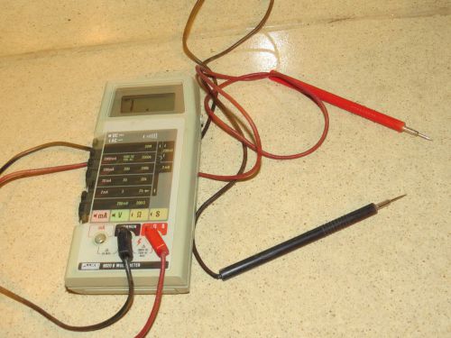 ^^ FLUKE 8020b HANDHELD  MULTIMETER W/ LEADS (f2)