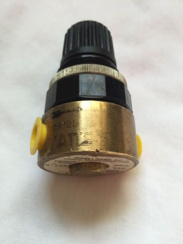 Watts fluidair 1/8&#034; port miniature regulator r362-01cp for sale