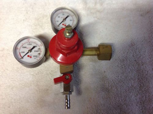 TAP-RITE CO2 Regulator for Pop or Beer.  2 Gauges and valve