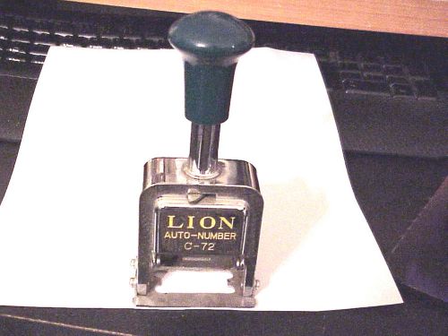 VINTAGE LION AUTO-NUMBER MACHINE SELF INKING #C-72 6 WHL 7 MVMT JAPAN BOX STYLUS