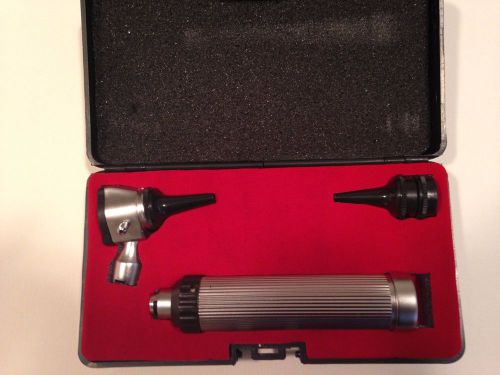 NEW OTOSCOPE IN HARD CASE