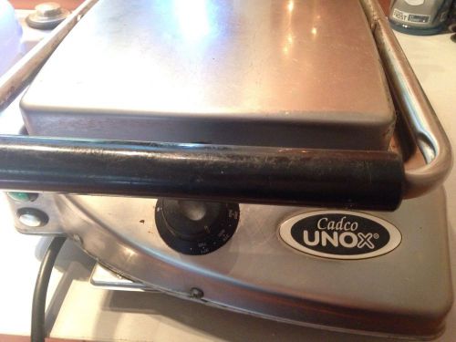 Cadco UNOX Ribbed-Top Panini Grill