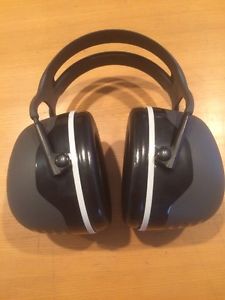 PELTOR 3M, EARMUFFS, MODEL X5A, COLOR : GRAY / BLACK. NEW