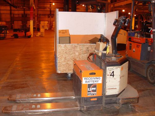 CROWN 6,000# 36V Electric Rider Pallet truck.