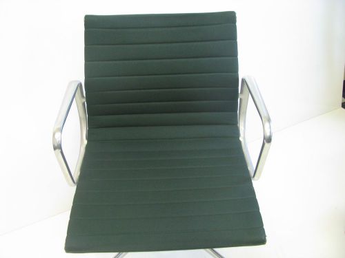 Herman miller eames vintage aluminum group  management chair in hunter green for sale