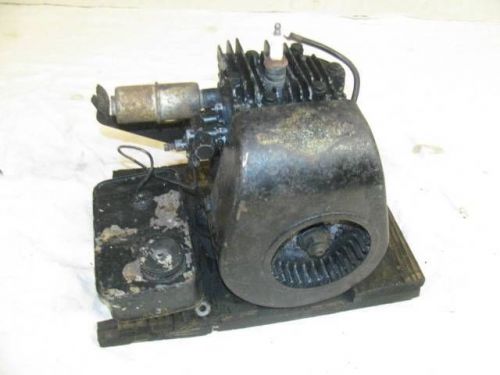 Vintage Briggs &amp; Stratton Model WMB Kick Start Small Gas Engine
