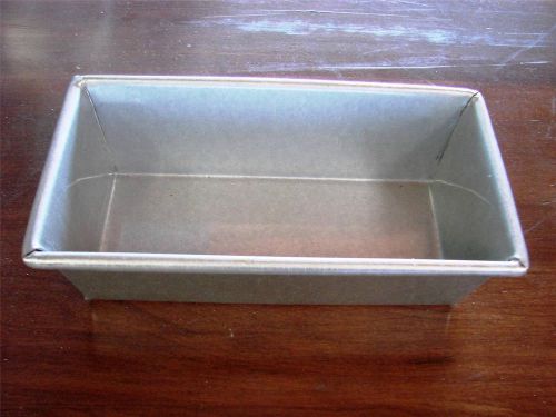 CHICAGO METALLIC 41065 8&#034; X 4&#034; X 2 1/2&#034;D 3/4 LB SINGLE LOAF BREAD PAN