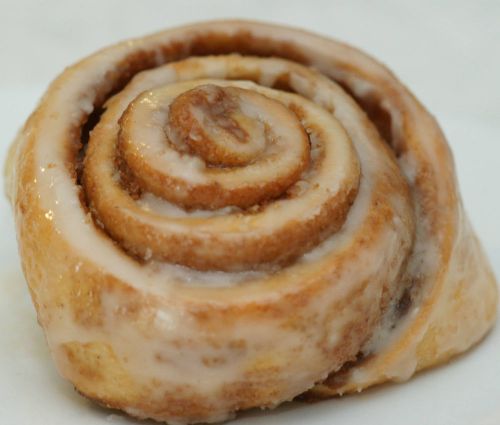 Gourmet Bakery Jumbo CINNAMOM Rolls Shipped (Traditional Glaze)