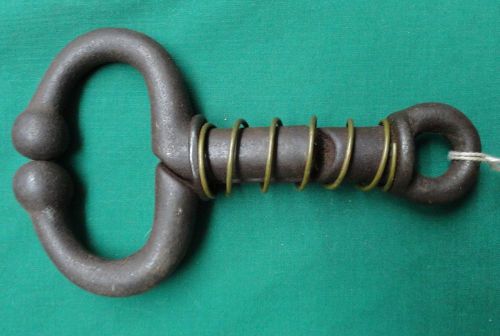 SPRING LOADED BULL TONGS OR BULL NOSE HOLDER 5&#034; LONG