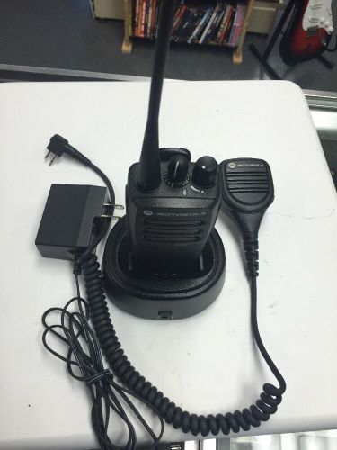 Motorola Cp200d Walkie Talkie 16 Channel /Police /EMS / Professional Grade