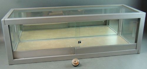 Heavy duty metal/glass counter top display case, w/o key – m9 for sale