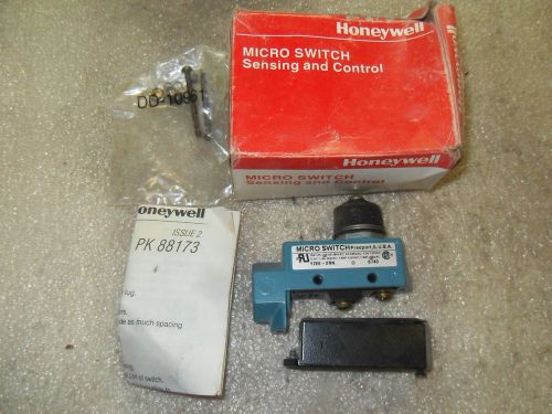 (V23-1) 1 NIB MICRO SWITCH YZE6-2RN LIMIT SWITCH