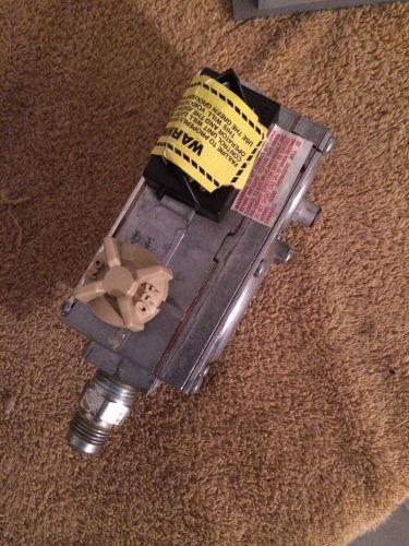 Robertshaw Gas Valve 7100 DER-LP-S70  LP Gas, 24v,  HVAC SG