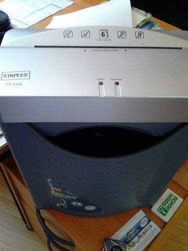 Pre-Owned Staples 616X Six-Way Cross-Cut Shredder