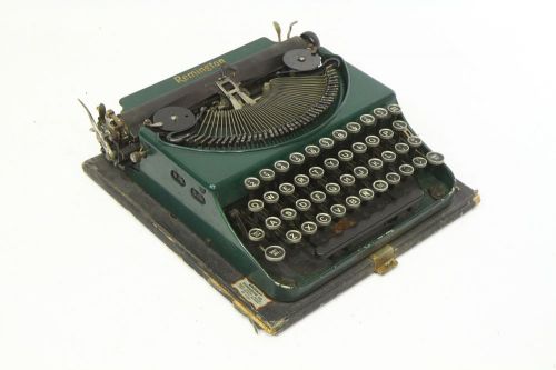 REMINGTON Portable Typewriter | Vintage