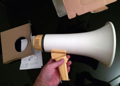 Mg-101  ER Megaphone vintage