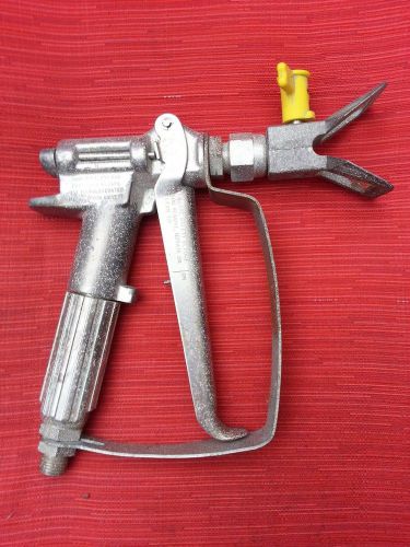 AMS 400 AIRLESS SPRAY GUN W/ TIP