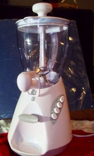 Back to Basics WHITE AutoServe Smoothie 2-Speeds Blender, White -TESTED