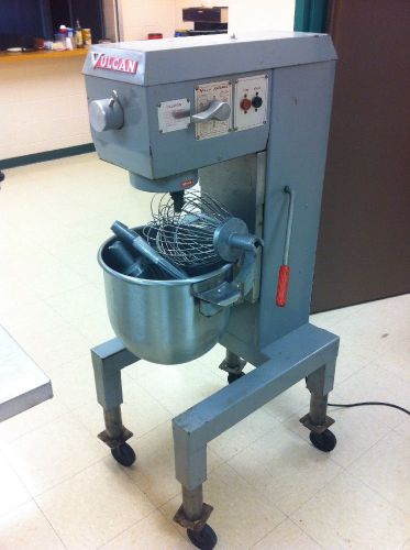 Vulcan Automix FM-30 Quart Dough Mixer w/ SS Bowl, Wire Whip, Paddle