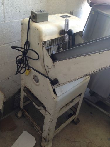 Oliver Bread Slicer 797 Slicing Machine bakery