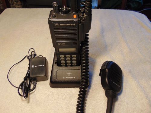 Motorola mts2000 w/ mic, battery charger - h01uch6pw1bn 800mhz flashport radio 6 for sale