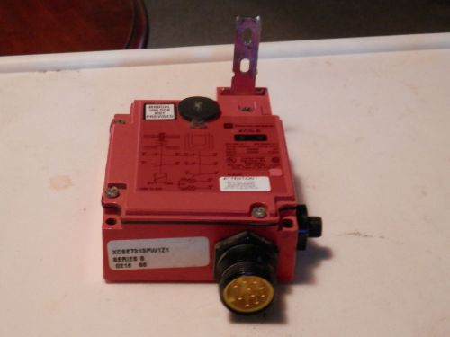 TELEMECANIQUE XCS-E7313 SAFETY INTERLOCK SWITCH XCSE7313FW1Z1