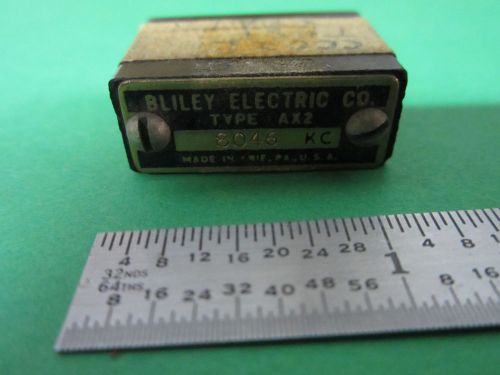 VINTAGE WWII BLILEY QUARTZ CRYSTAL RESONATOR AX2 FREQUENCY 8046 KC STANDARD