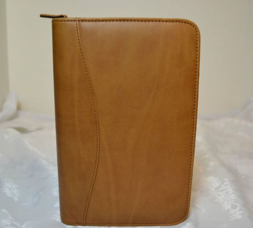 BROWN DAY-RUNNER COMPACT PLANNER  BINDER W/ZIPPER AROUND