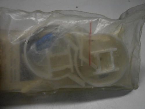 NOS PLASTMO P140 CLASSIC 3&#034; VINYL 3&#034; PIPE HOLDER WHITE (LOT OF 2)  -22F2