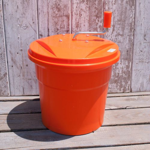 Dynamic Large 5 Gallon Orange Commercial Restaurant Salad Spinner E20/SD92