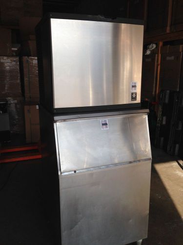 Used manitowoc 900 lbs cube ice (qd0892) with ice bin 500 lbs storage for sale