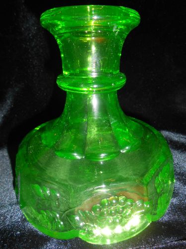 Green Vaseline glass Fairy lamp / candle holder candlestick stick grape Uranium