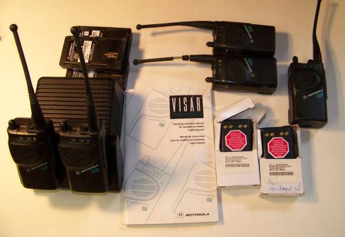 5 MOTOROLA VISAR RADIO H05SDD9AA4AN w Charger, 10 Used Batteries,