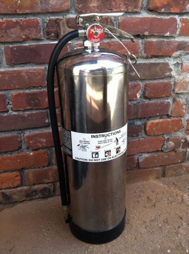 AMEREX 2.5 GALLON WATER PRESSURE FIRE EXTINGUISHER MODEL 240