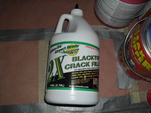 AIRPORT GRADE 2X STRONGER BLACKTOP CRACK FILLER 1 GAL PREMIUM