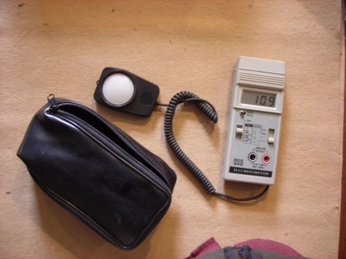 RCC 340 ILLUMINOMETER LIGHT METER