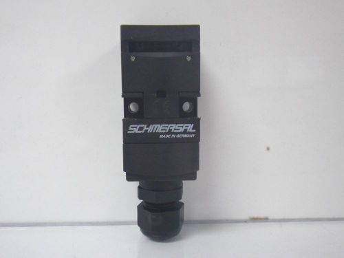 SCHMERSAL AZ17-02zri AZ1702zri safety switch *USED AND TESTED*