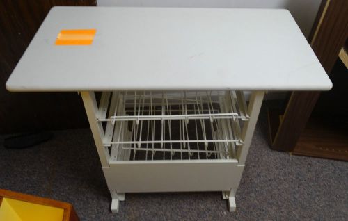 LOT# L0903-29: METAL DESK/CRAFT ORGANIZER-USED