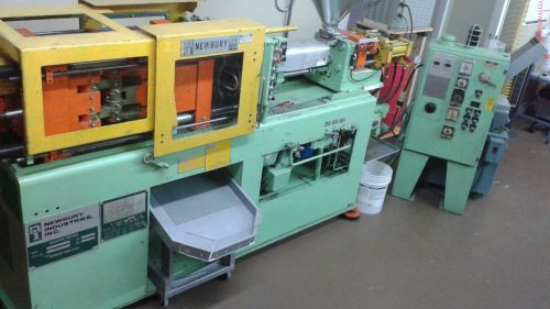 plastic injection molding machine