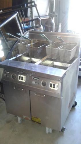 LATE MODEL FRYMASTER DOUBLE 40LB FRYERS WITH BASKETS (WARRANTY) (GAS)