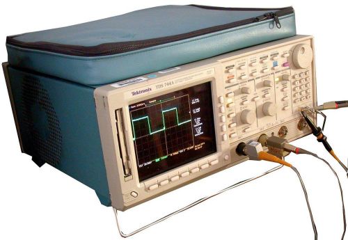 TEKTRONIX DIGITAL OSCILLOSCOPE 4 CHANNEL 500MHZ MODEL TDS 744A