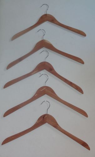 5 LOT / PACK HONEY-CAN-DO CEDAR WOOD SHIRT HANGERS