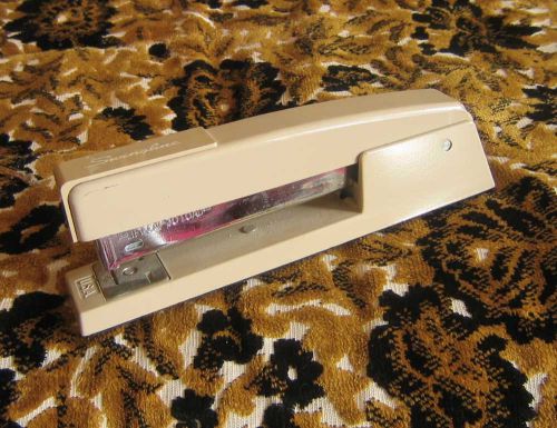 VINTAGE Beige/Tan SWINGLINE MODEL METAL STAPLER 747 Made in USA