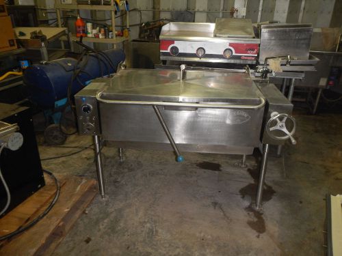 Legion 40 Gallon Tilt Skillet, LP Gas  140,000 BTU