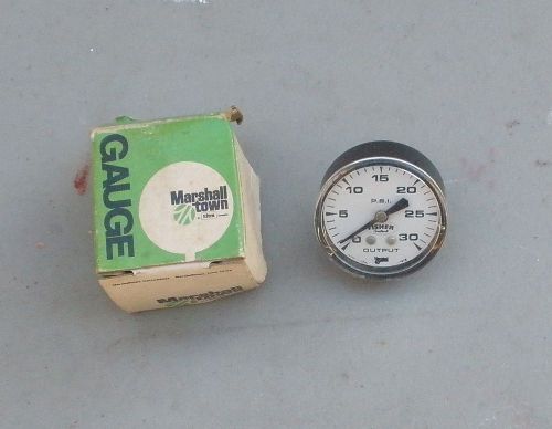 MARSHALL TOWN  0-30 LB 1/4 IN NPT PRESSURE GAUGE G20758