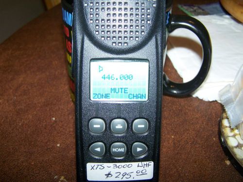 MOTOROLA  XTS-3000 UHF ASTRO P25 HANDHELD