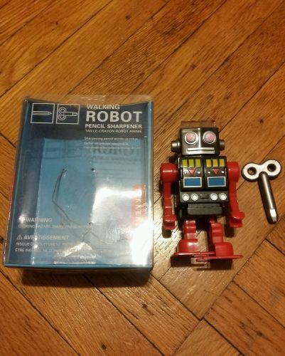 Kikkerland Walking robot pencil sharper