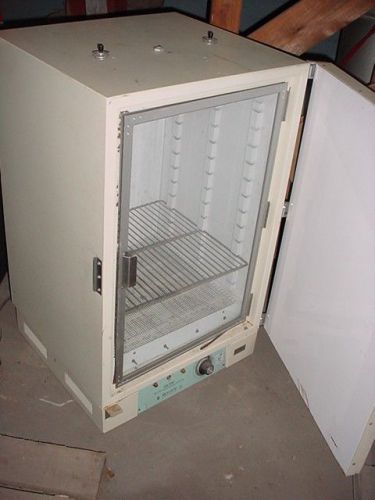 149 F INCUBATOR Blue M 65 deg C  Dry Type Bacteriological Incubator model 200A